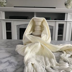 🆕 Michael Kors Cream Knitted Scarf with Fringes